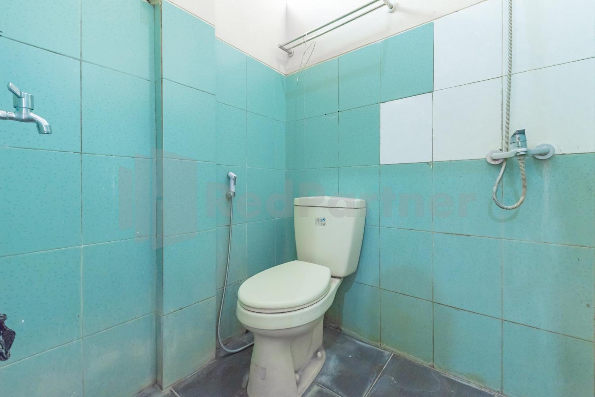 Wisma Alamanda Near Terminal Cicaheum Redpartner בנדונג מראה חיצוני תמונה